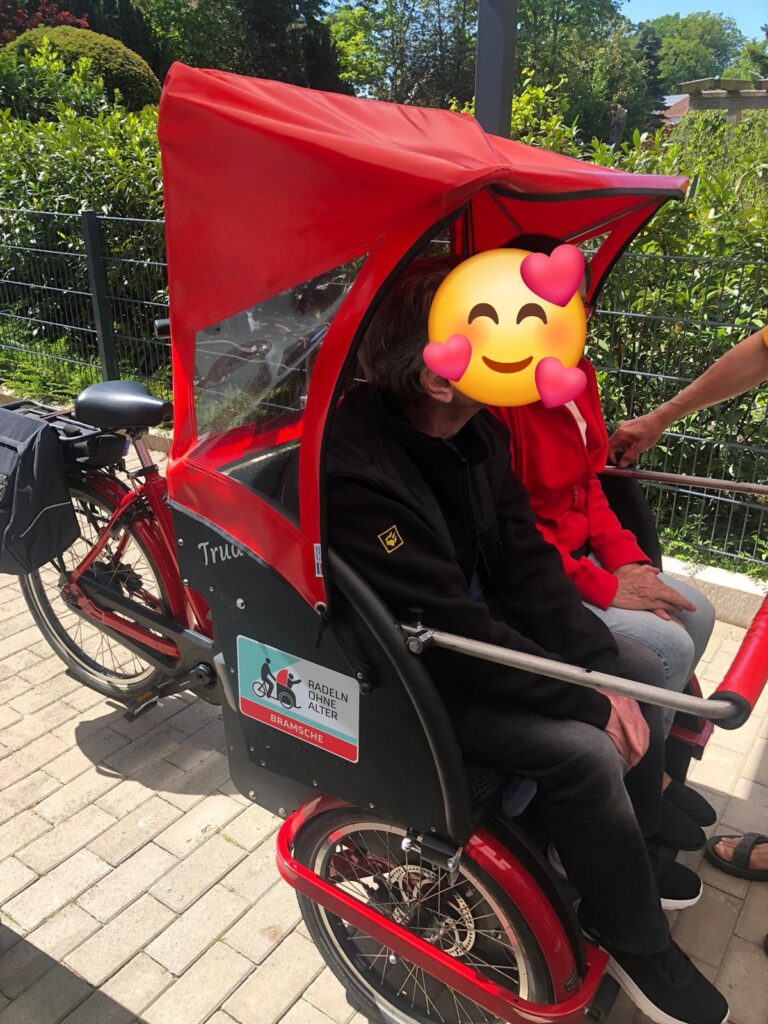Gestern hatten wir zum ersten Mal in diesem Jahr eine Rikscha bei Radeln ohne Alter Deutschland gebucht. Bei herrlichem Wetter konnten die Gäste den Ausflug in der Rikscha genießen. Vielen Dank für das tolle Engagement.